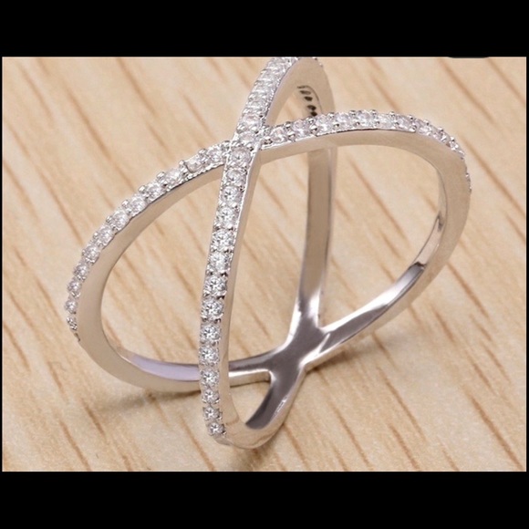 Fashion Jewelry Jewelry - Ring 925S  W NATURAL WHITE TOPAZ CRYSTALS. Cute!